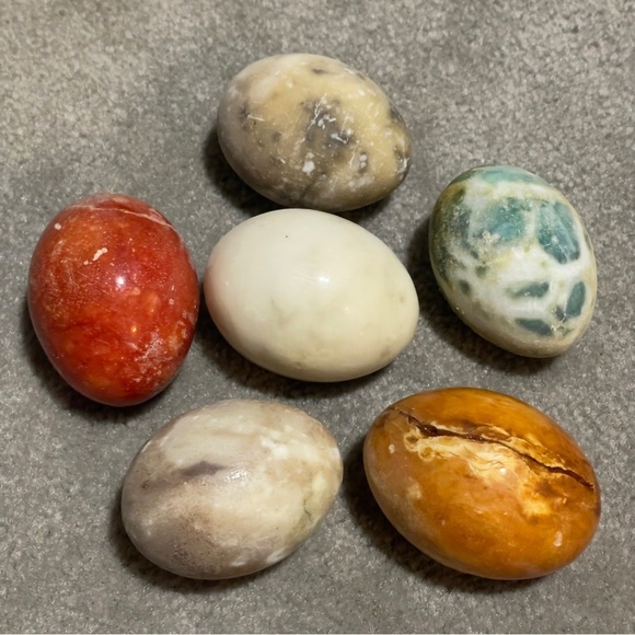 Vintage chicken wire basket with crystal gem eggs - Picture 16 of 16